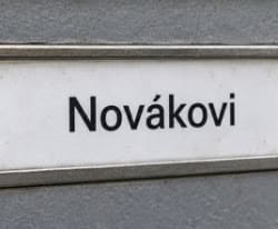Štítok s menom na poštovej schránke